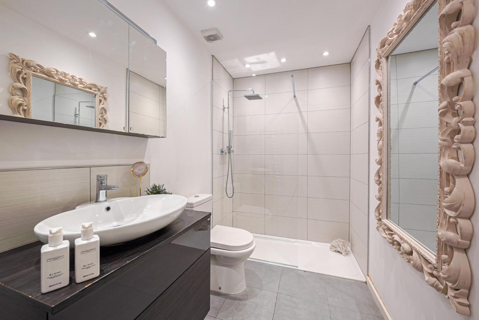 Luxury 3-bedroom House In Belgravia Prime Location And Stylish *